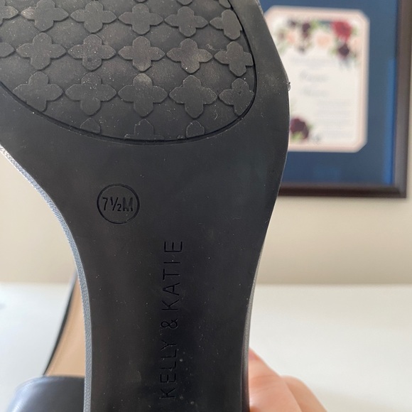 Black High Heels 7 1/2 - Picture 3 of 3